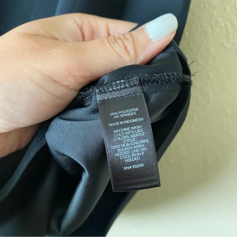 Elegant Black V-Neck Cold Shoulder Women's Top - Picture 4 of 5